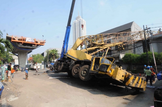 Ini crane proyek JLNT Tendean-Cileduk yang roboh di Kebayoran Baru