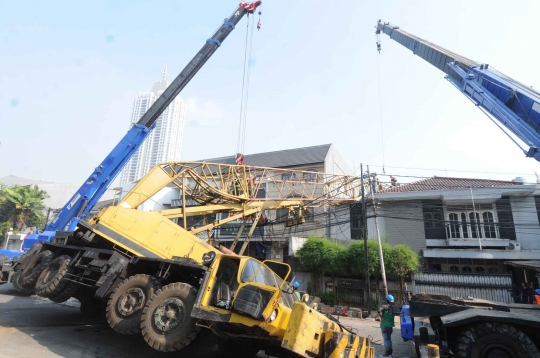 Ini crane proyek JLNT Tendean-Cileduk yang roboh di Kebayoran Baru