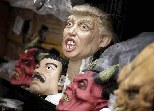 Topeng El Chapo dan Donald Trump siap semarakkan Halloween