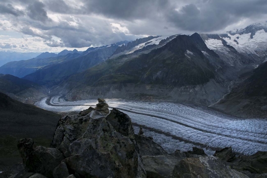 Menelusuri keindahan gletser terbesar Eropa yang terancam lenyap