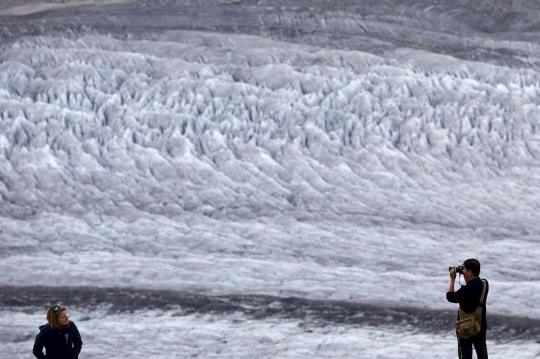 Menelusuri keindahan gletser terbesar Eropa yang terancam lenyap