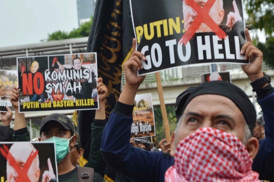 Kecam serangan di Suriah, ratusan demonstran geruduk Kedubes Rusia