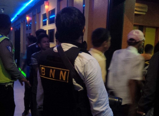 Razia kelab malam di Pekanbaru, petugas temukan ekstasi & bong sabu