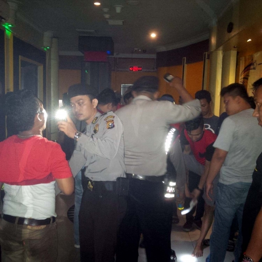 Razia kelab malam di Pekanbaru, petugas temukan ekstasi & bong sabu