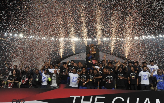Euforia Persib angkat trofi juara Piala Presiden