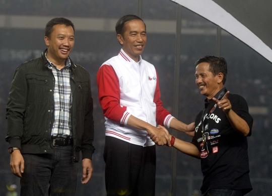 Euforia Persib angkat trofi juara Piala Presiden