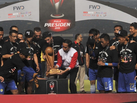 Euforia Persib angkat trofi juara Piala Presiden