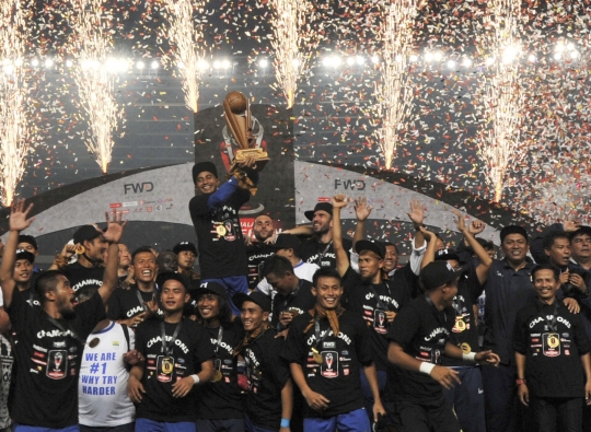 Euforia Persib angkat trofi juara Piala Presiden