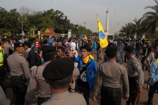 Demo setahun kinerja Jokowi-JK di Istana berujung bentrok