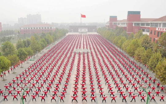 Latihan Taichi bersama 50 ribu warga pecahkan rekor dunia