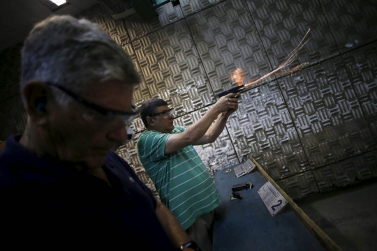 Marak kasus penikaman, warga Israel ramai-ramai beli pistol