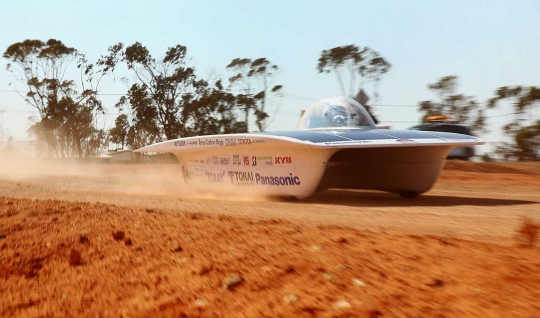 Menempuh jarak 3.000 Km di balapan mobil bertenaga surya Australia