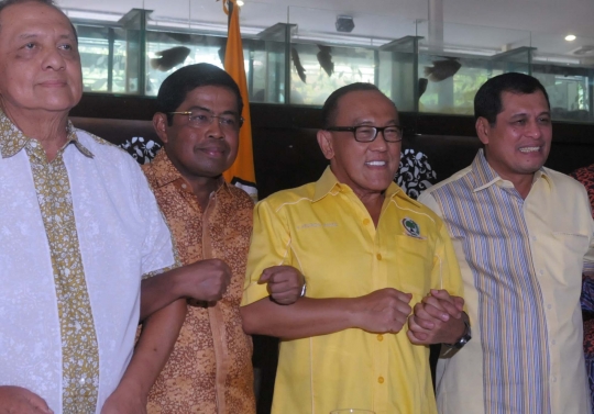 Ekspresi semringah Ical tanggapi putusan MA soal kisruh Golkar