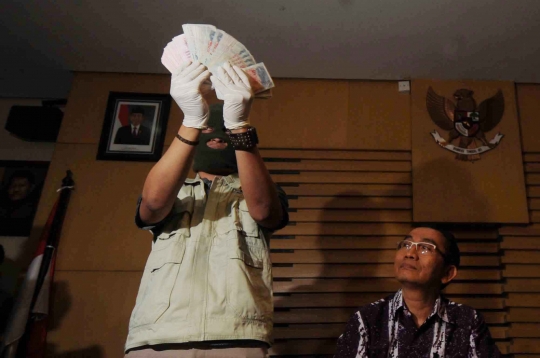 Ini barang bukti hasil Operasi Tangkap Tangan Dewie Yasin Limpo