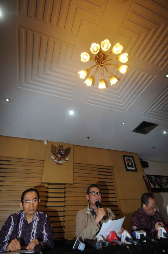Ini barang bukti hasil Operasi Tangkap Tangan Dewie Yasin Limpo