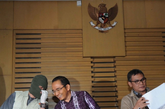 Ini barang bukti hasil Operasi Tangkap Tangan Dewie Yasin Limpo