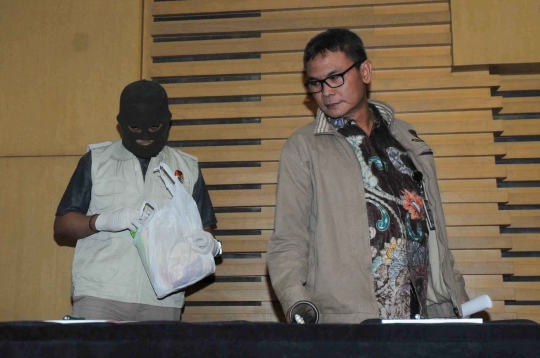 Ini barang bukti hasil Operasi Tangkap Tangan Dewie Yasin Limpo