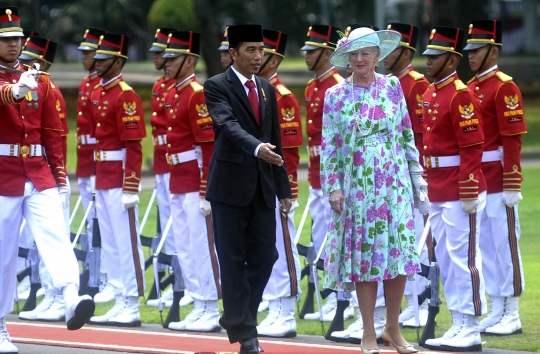 Keakraban Jokowi dan Ratu Denmark saat bertemu di Istana