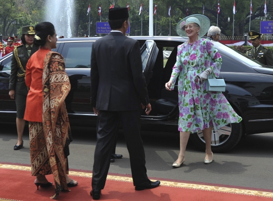 Keakraban Jokowi dan Ratu Denmark saat bertemu di Istana