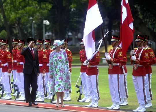 Keakraban Jokowi dan Ratu Denmark saat bertemu di Istana