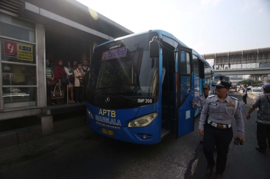 Ratusan bus Transjakarta kena 'tilang' Dishub di Harmoni