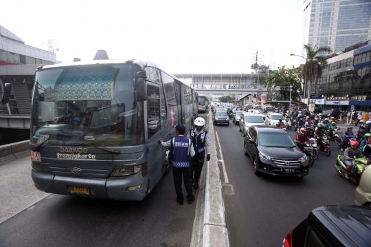 Ratusan bus Transjakarta kena 'tilang' Dishub di Harmoni