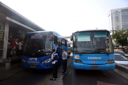 Ratusan bus Transjakarta kena 'tilang' Dishub di Harmoni