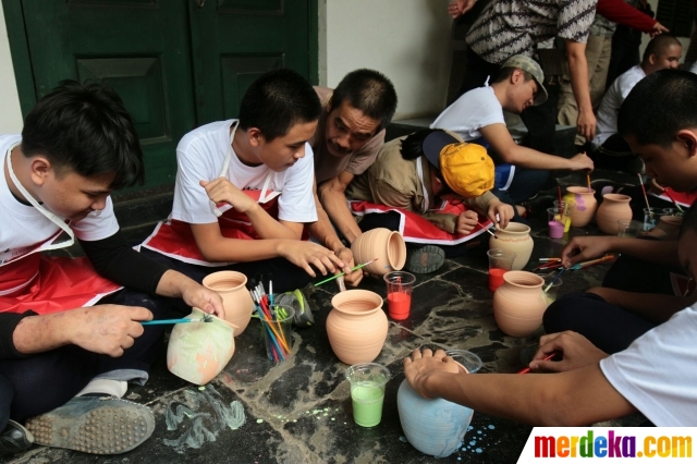Foto : Anak berkebutuhan khusus unjuk kreativitas dengan 