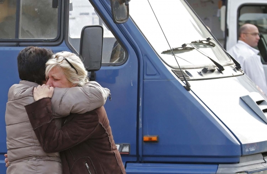 Bus berpenumpang lansia hantam truk, 42 orang tewas