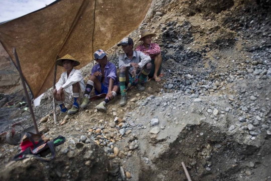 Menengok tambang batu giok terbesar di Myanmar