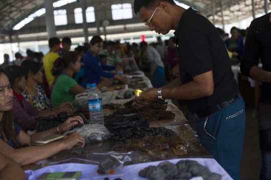 Menengok tambang batu giok terbesar di Myanmar