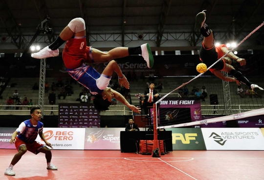 Salto-salto memukau para atlet takraw di kejuaraan ISTAF 2015