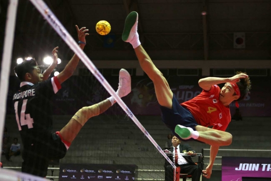 Salto-salto memukau para atlet takraw di kejuaraan ISTAF 2015