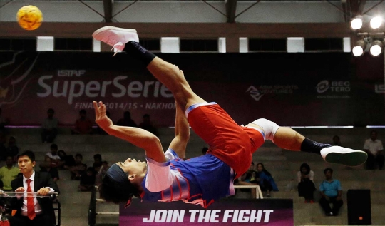 Salto-salto memukau para atlet takraw di kejuaraan ISTAF 2015