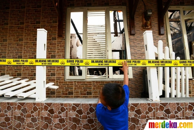 Foto : Akibat bakaran sampah, dua rumah di Kebayoran Lama 