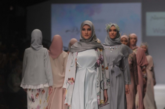 Keanggunan busana muslim cantik karya desainer ternama di JFW 2016