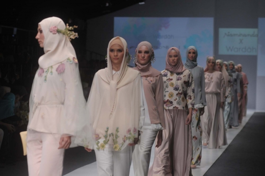 Keanggunan busana muslim cantik karya desainer ternama di JFW 2016