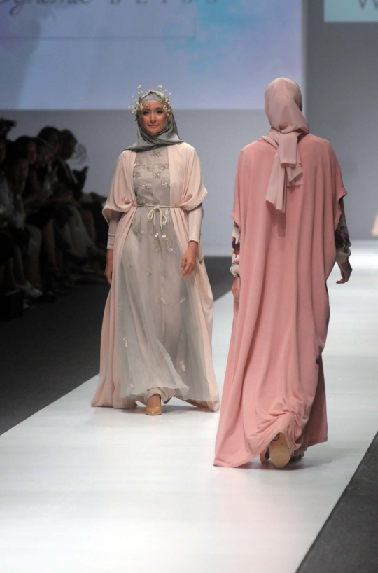 Keanggunan busana muslim cantik karya desainer ternama di JFW 2016