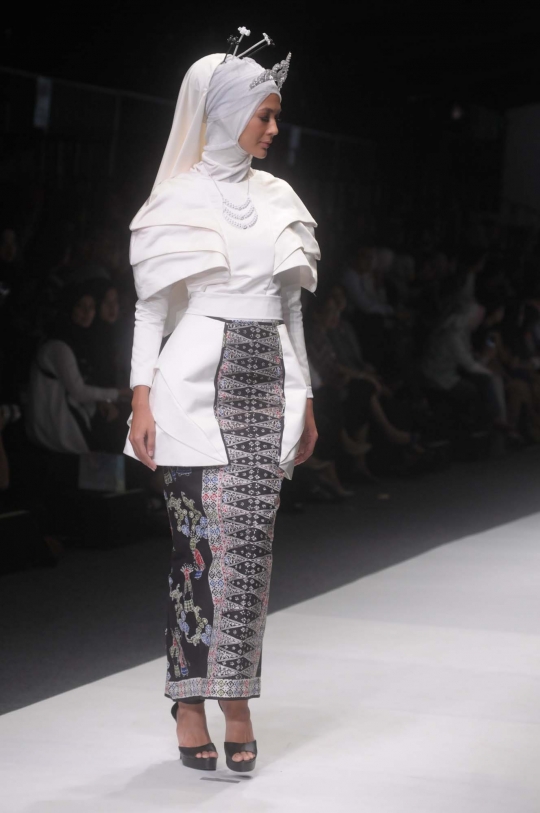 Keanggunan busana muslim cantik karya desainer ternama di JFW 2016