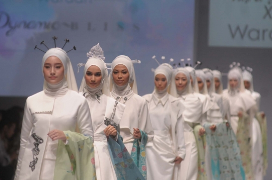 Keanggunan busana muslim cantik karya desainer ternama di JFW 2016