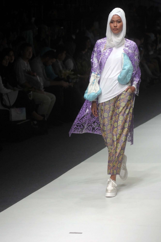 Keanggunan busana muslim cantik karya desainer ternama di JFW 2016