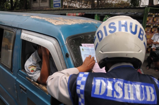 Dishub razia angkutan umum di Terminal Pasar Minggu