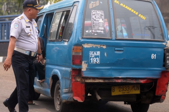 Dishub razia angkutan umum di Terminal Pasar Minggu