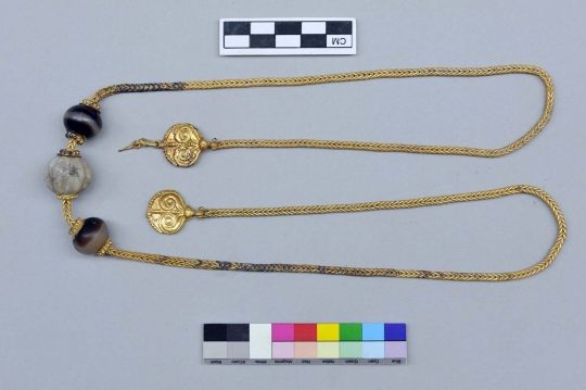Kalung emas era Troya ditemukan di makam berusia 3.500 tahun