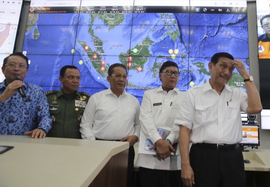 Menko Luhut pimpin rapat penanggulangan bencana asap