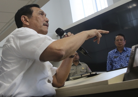 Menko Luhut pimpin rapat penanggulangan bencana asap
