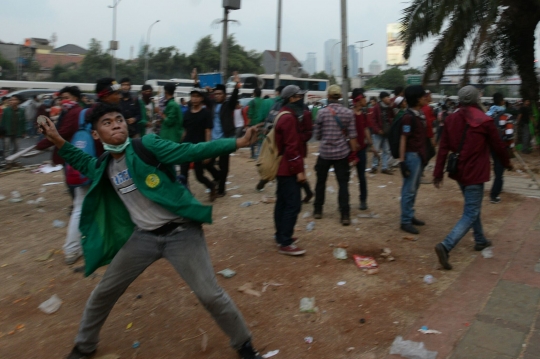 Aksi vandalisme mahasiswa peringati Sumpah Pemuda di DPR