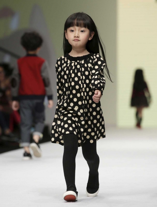 Aksi model-model cilik di China Fashion Week