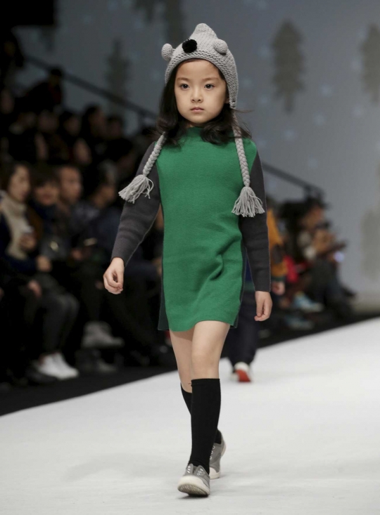 Aksi model-model cilik di China Fashion Week