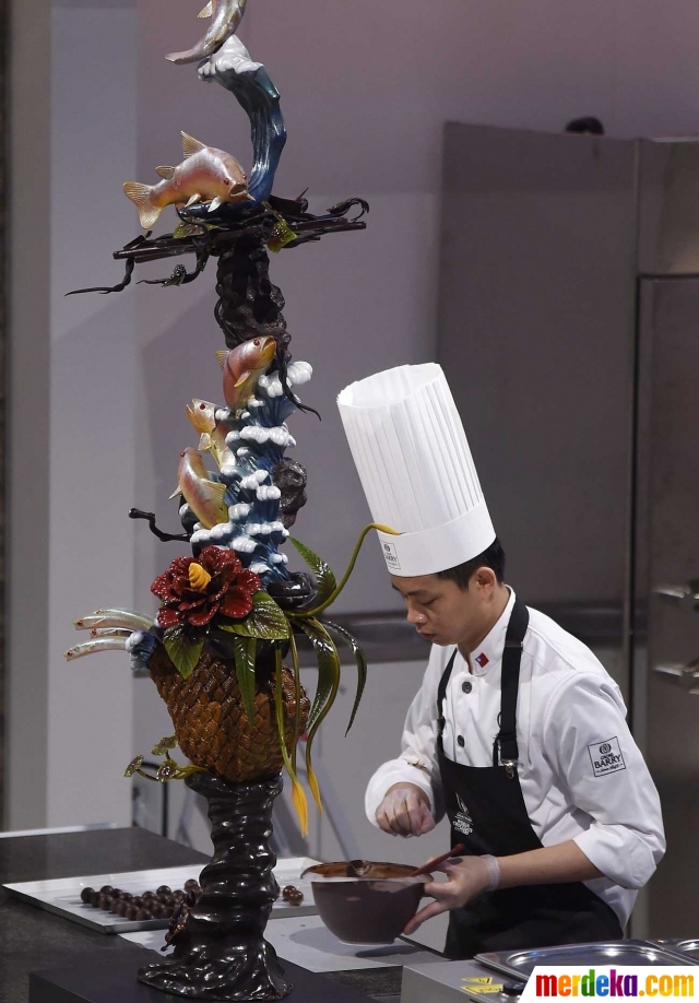 Foto : Melihat kepiawaian tangan para koki dunia membentuk 